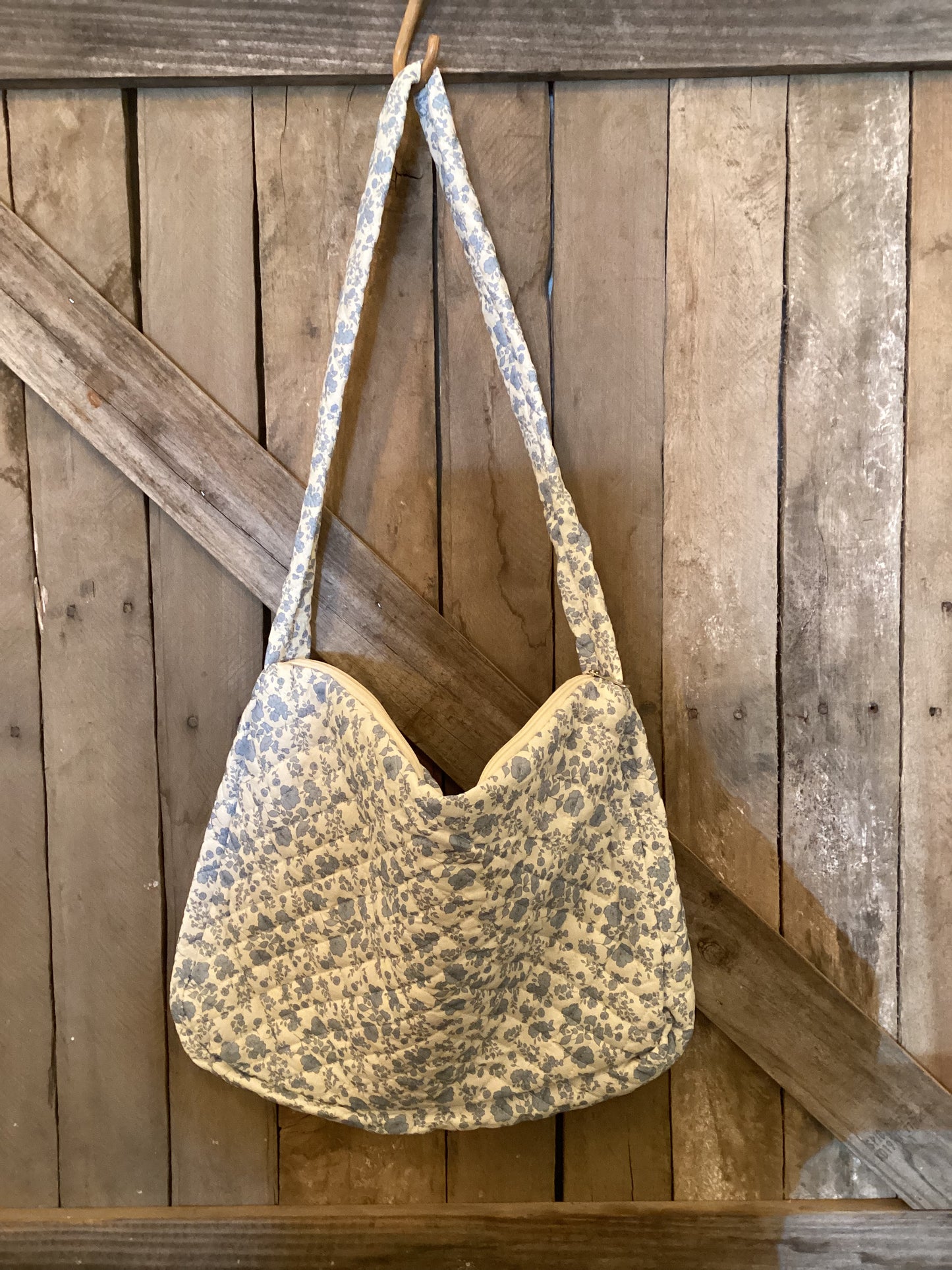 Ditsy blue floral bag